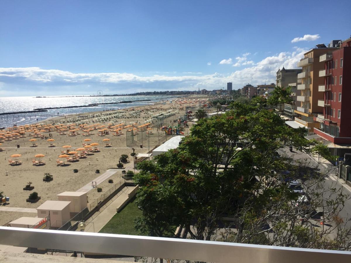 Hotel Adriatica Sul Mare Rimini Exterior photo